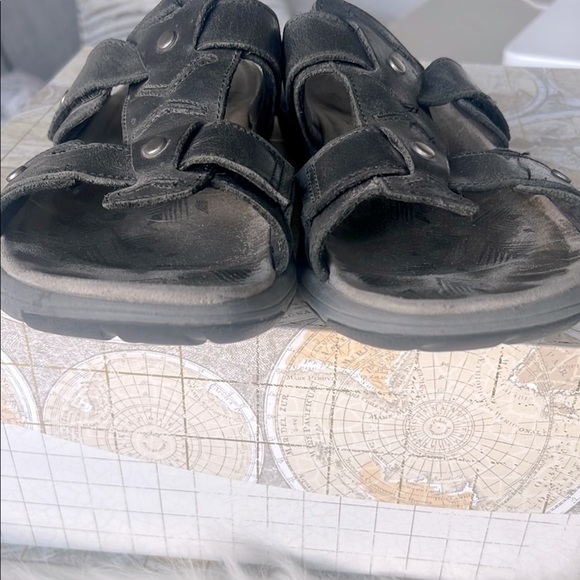 MERRELL Sandals Black Slip-on Sandals - Size 9 - Picture 8 of 10